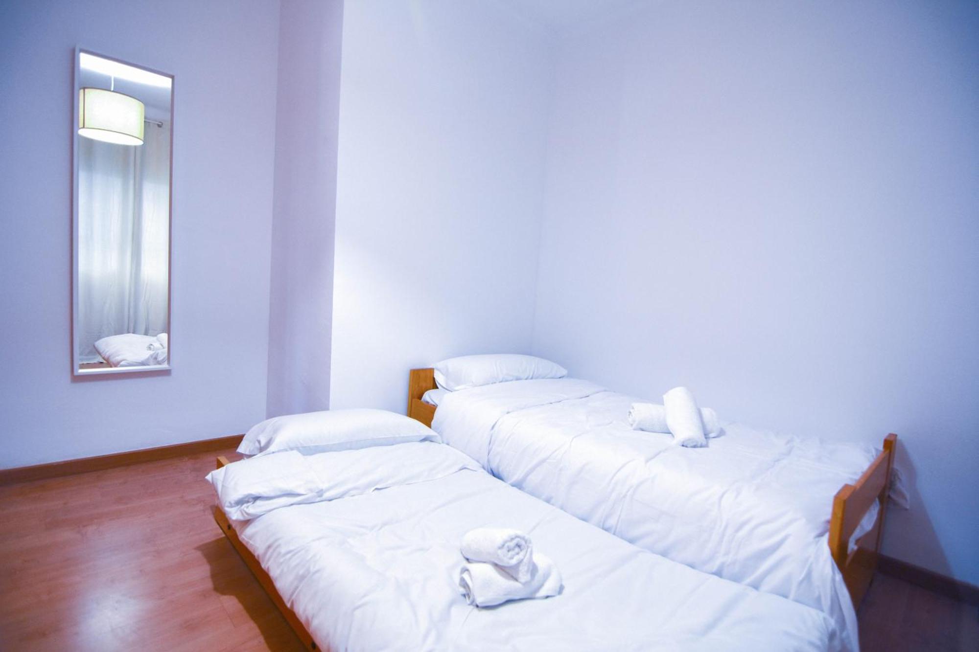 Touch The Sky Apartment โอสปิตาเล็ต เดอ โยเบรกัต ภายนอก รูปภาพ